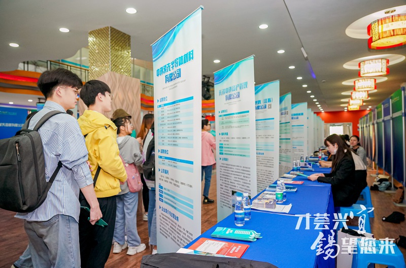  诺伊尔达成德甲三百场里程碑  